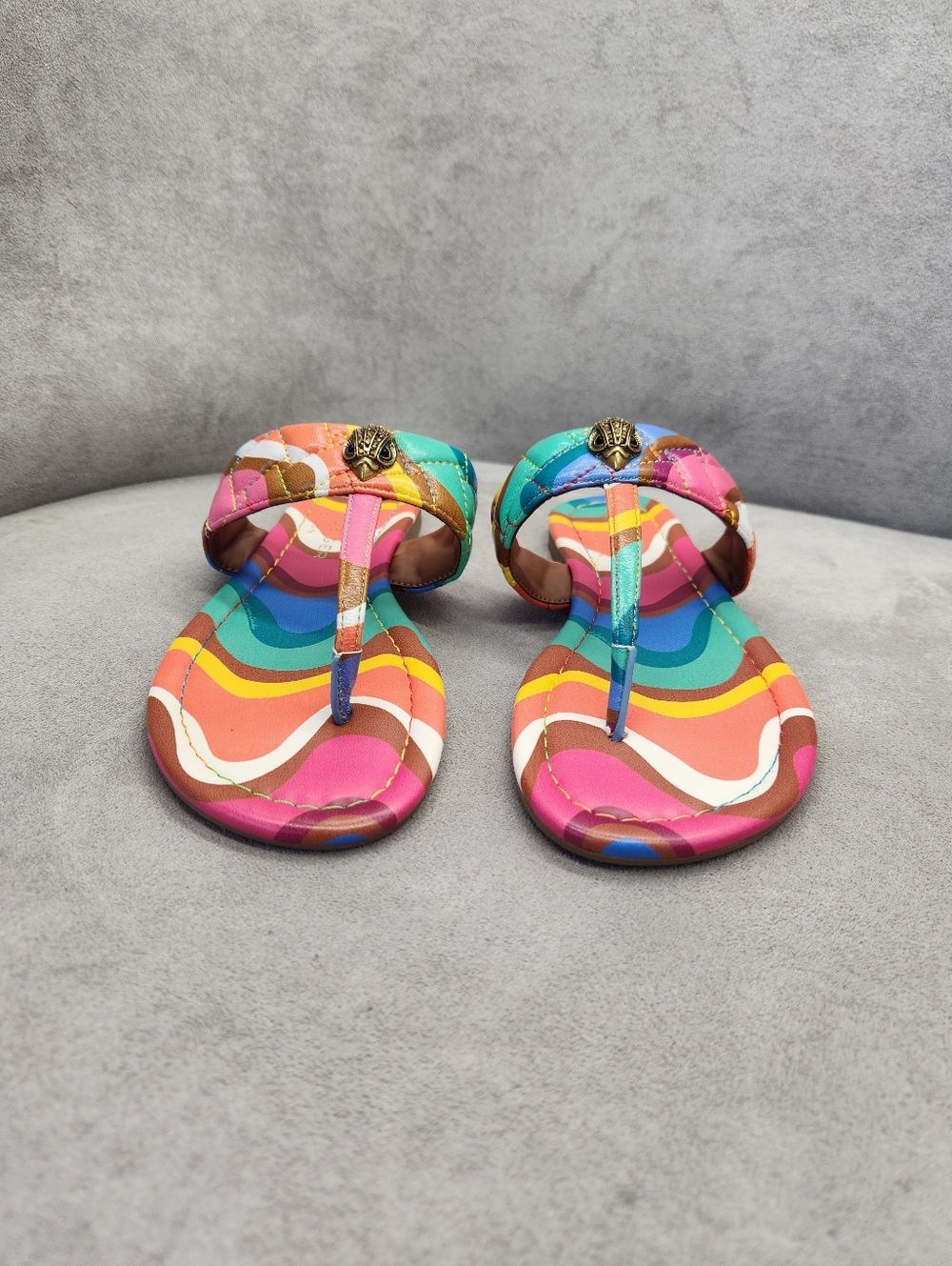 Kurt Geiger Kensington Sandals 6.5 Abstract Orange Tan T-Bar Thong Logo New $180 - Picture 9 of 13